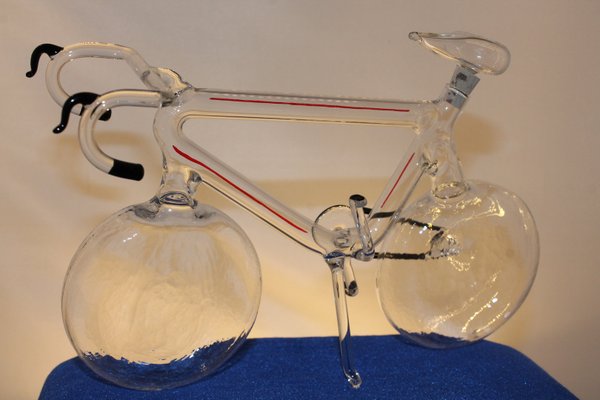 Mundgeblasene Flasche in Form eines Fahrrad